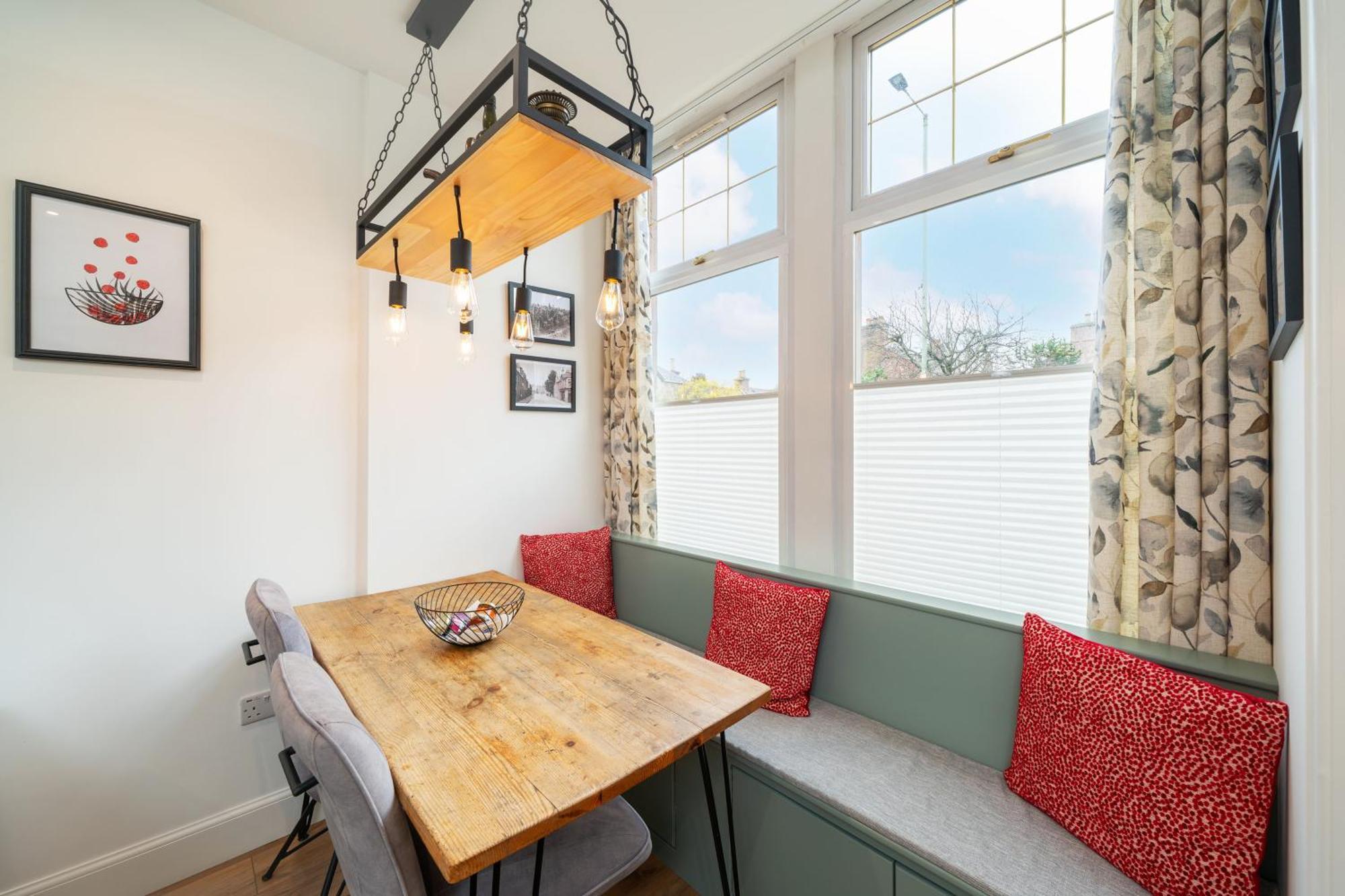 Grange8 Luxury Snug & Courtyard In Blairgowrie Apartment Blairgowrie and Rattray Екстериор снимка
